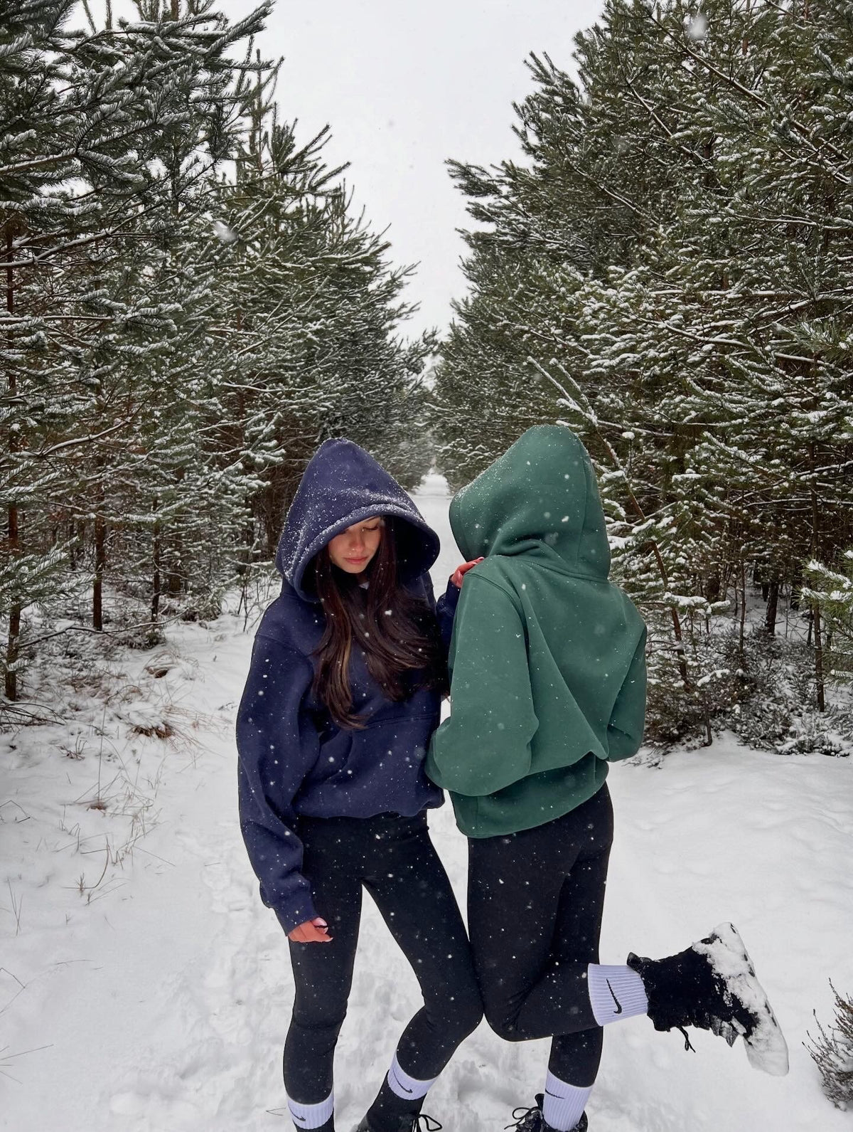 Basic Hoodie - Bottle Green – zdjęcie w stylizacji 2